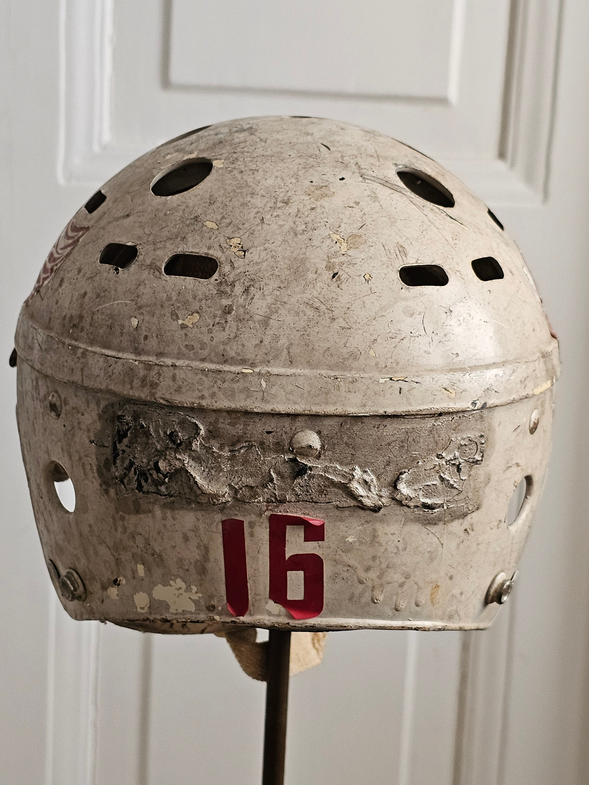 Vanha vintage Detroit Red Wings jääkiekkokypärä 