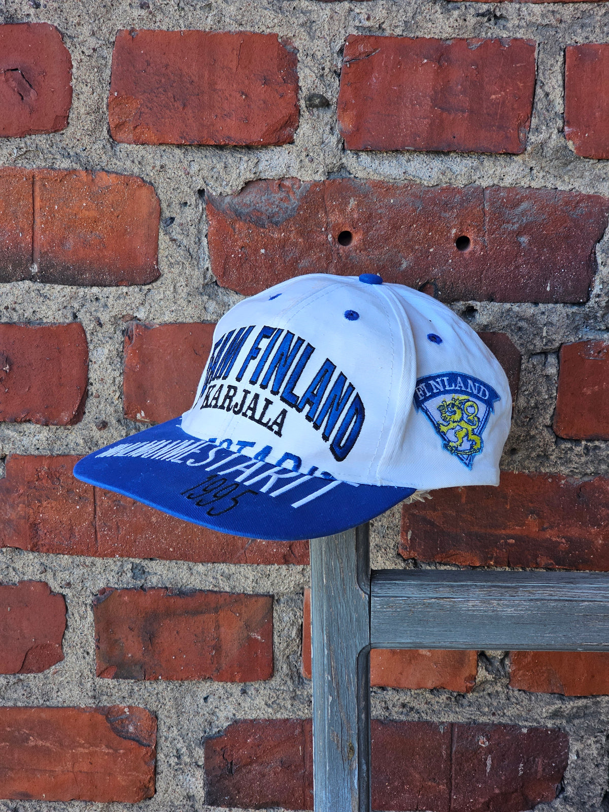 Retro lippis Team Finland Maailmanmestarit -95
