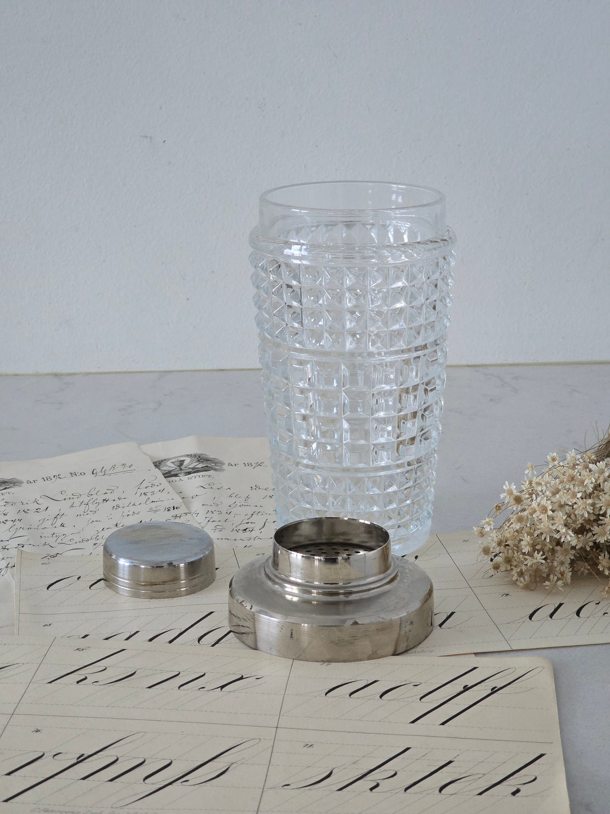 Vanha vintage shaker