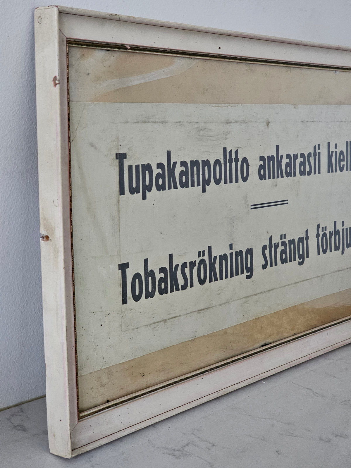 Vanha Tupakanpoltto ankarasti kielletty-kyltti