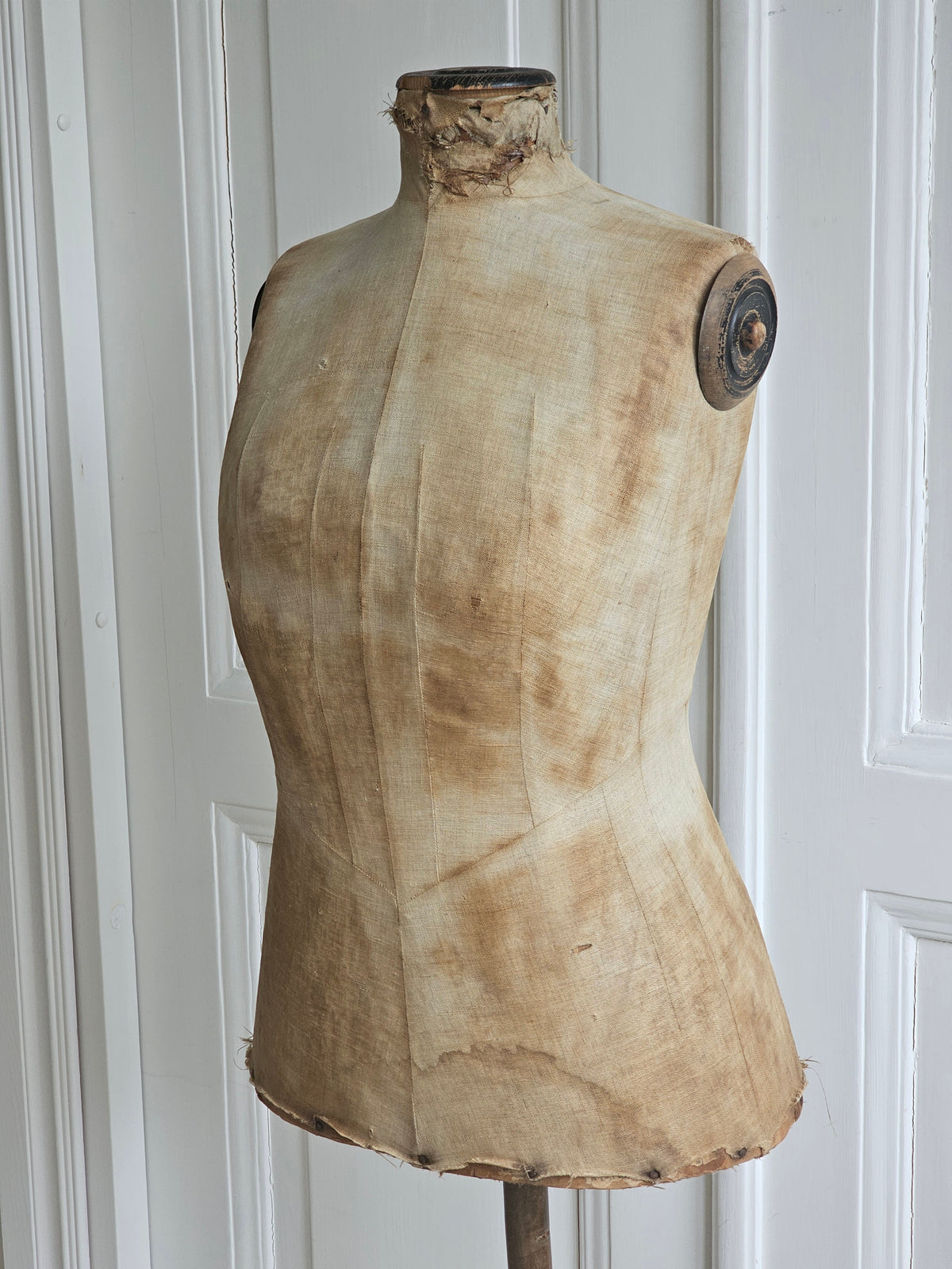 Antiikkinen vanha mallinukke / torso