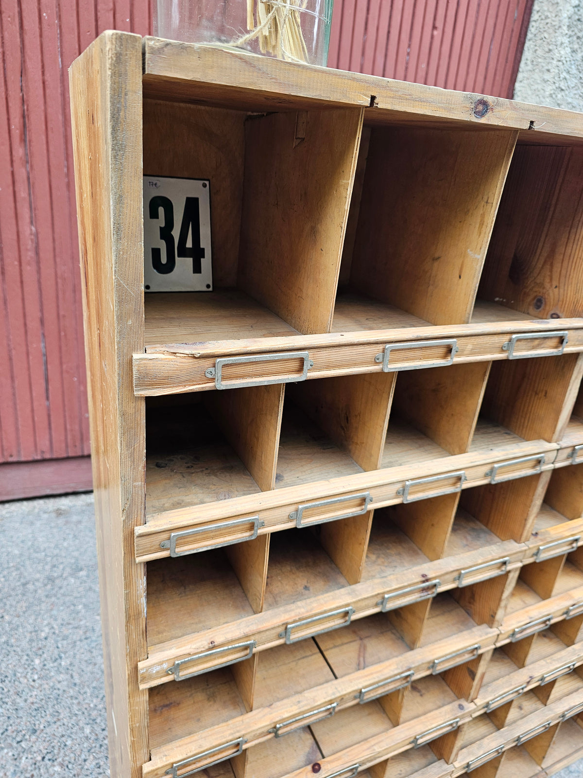 Service station shelf