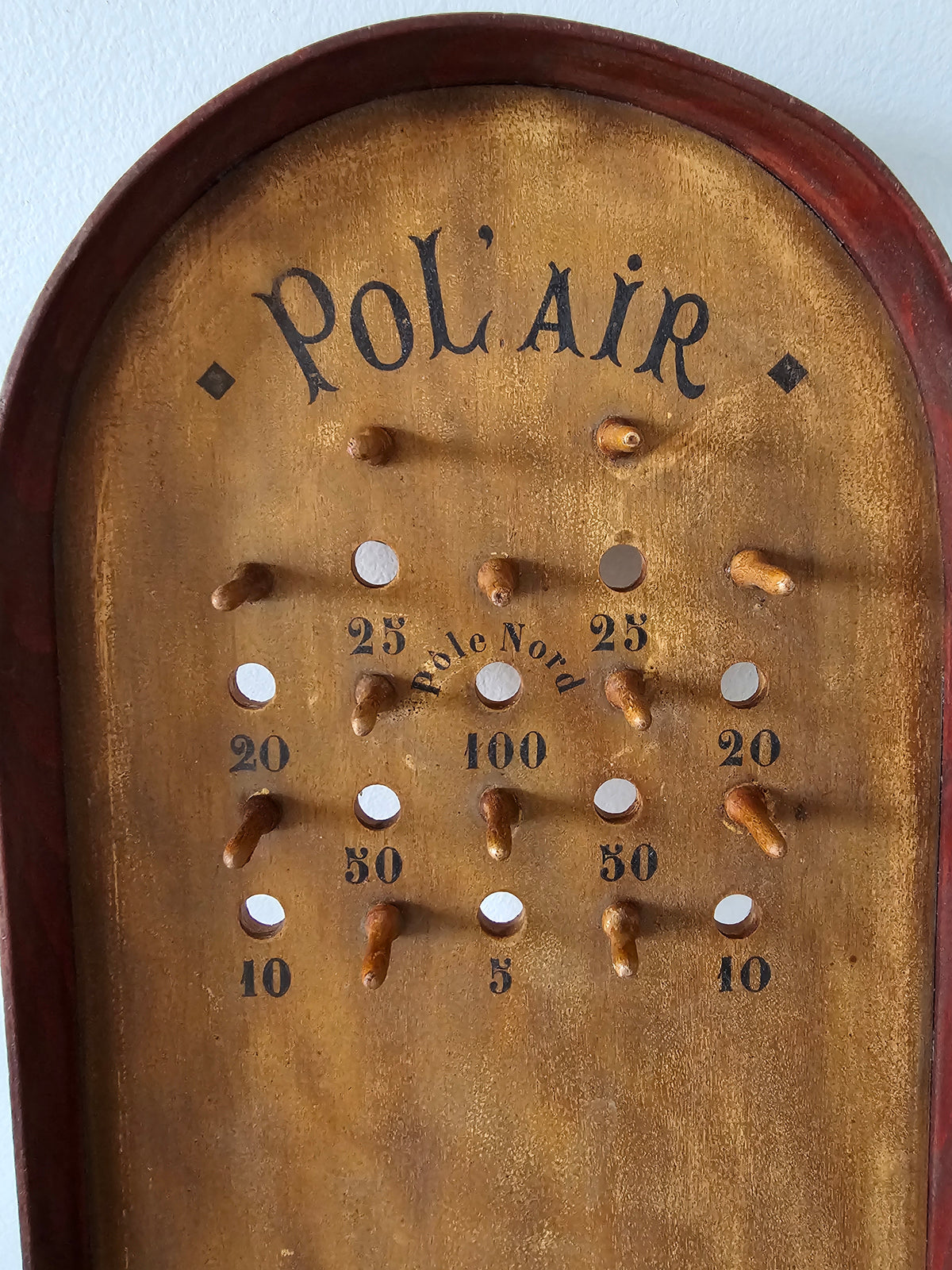 Vanha ranskalainen vintagepeli Pol Air, liiketilan sisustus vintage helsinki