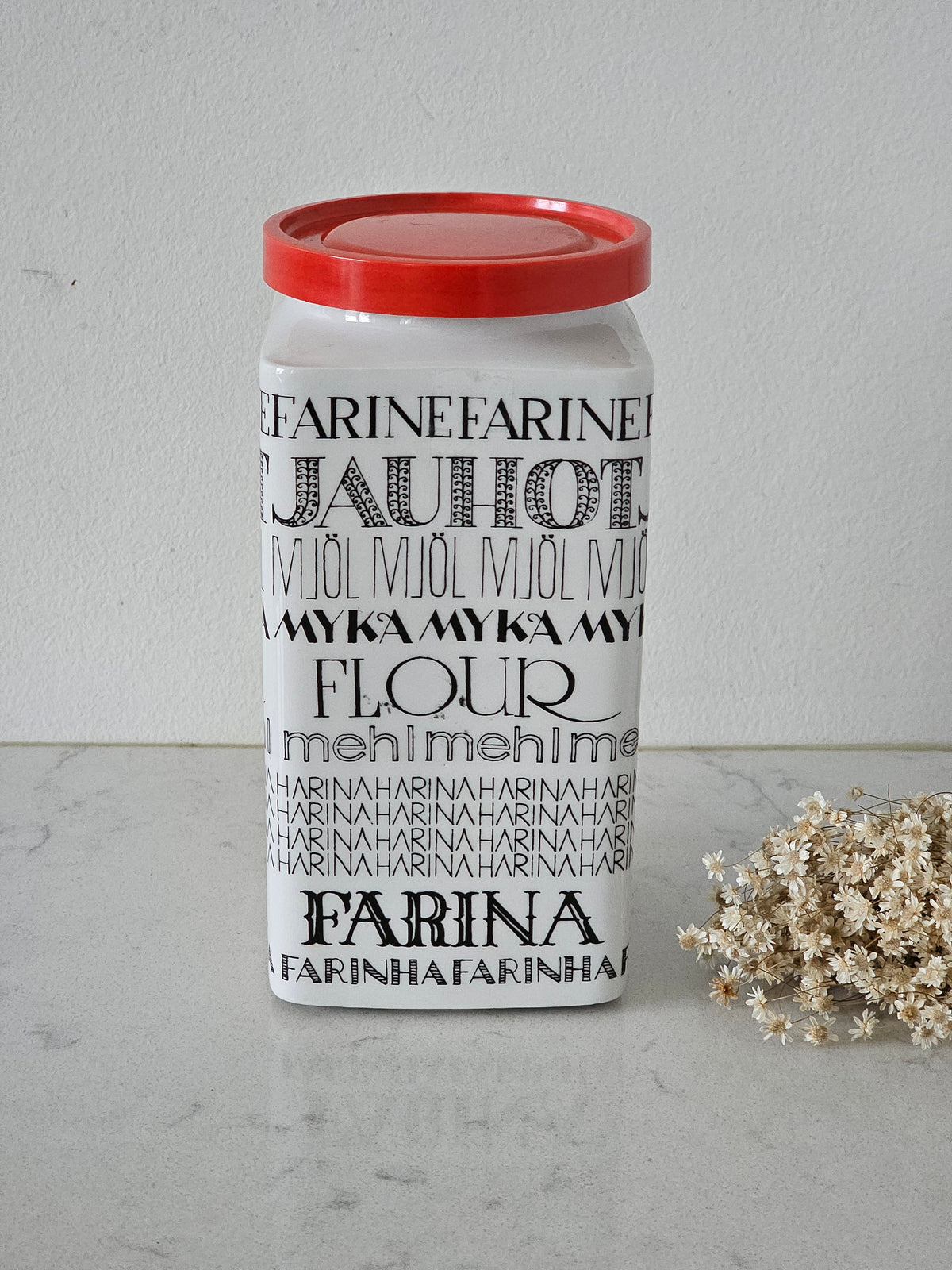 Vanha jauhopurkki Esteri Tomula