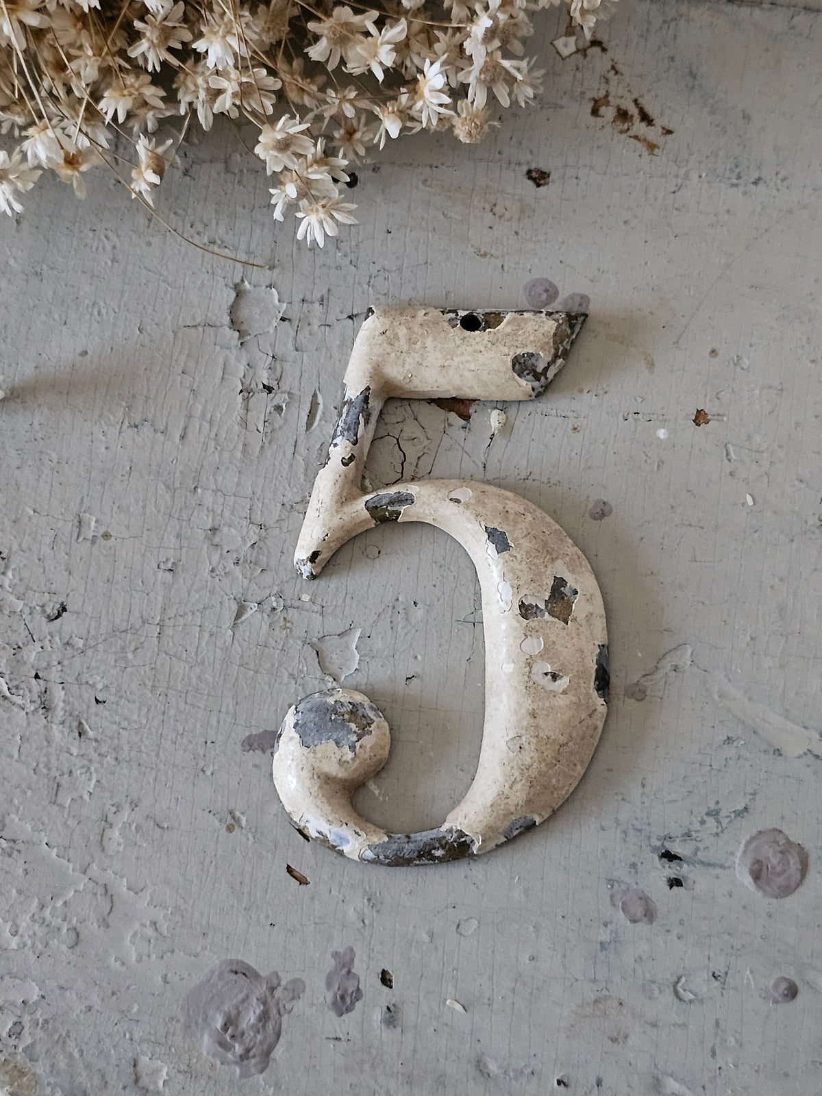 Valurautaiset kirkon numerot