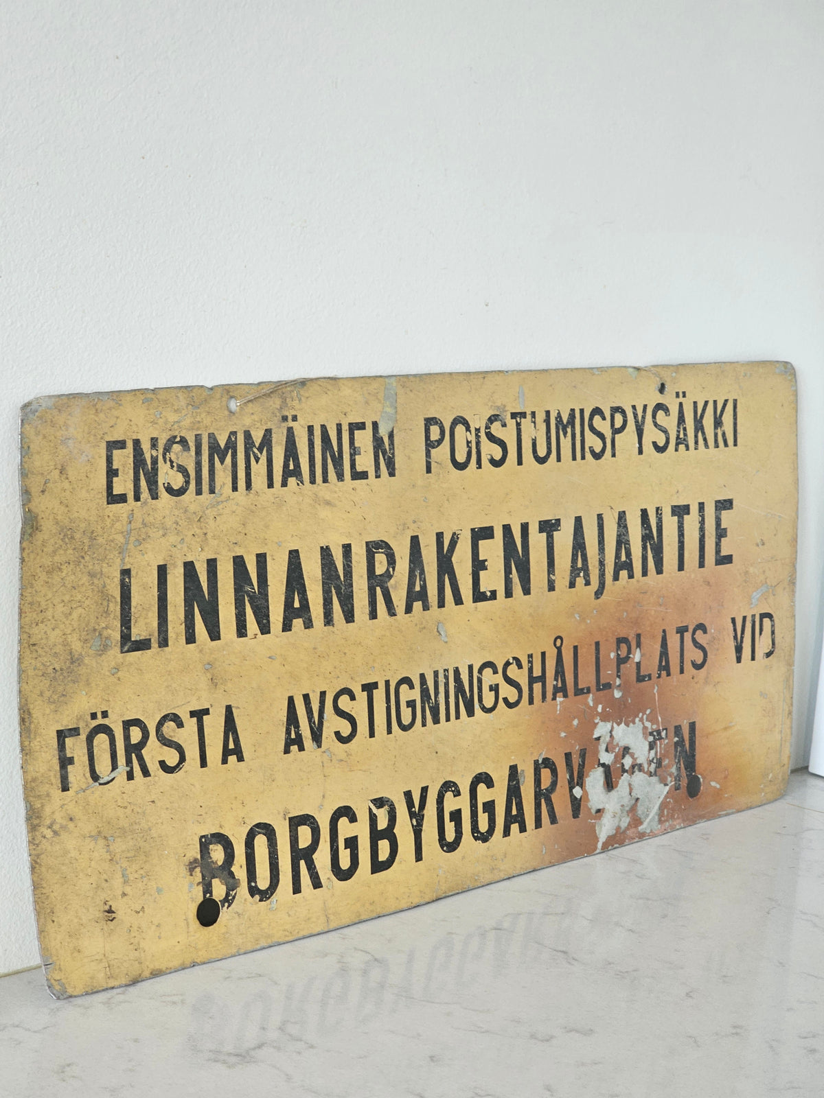 Vanha kyltti Linnanrakentajantie Herttoniemi