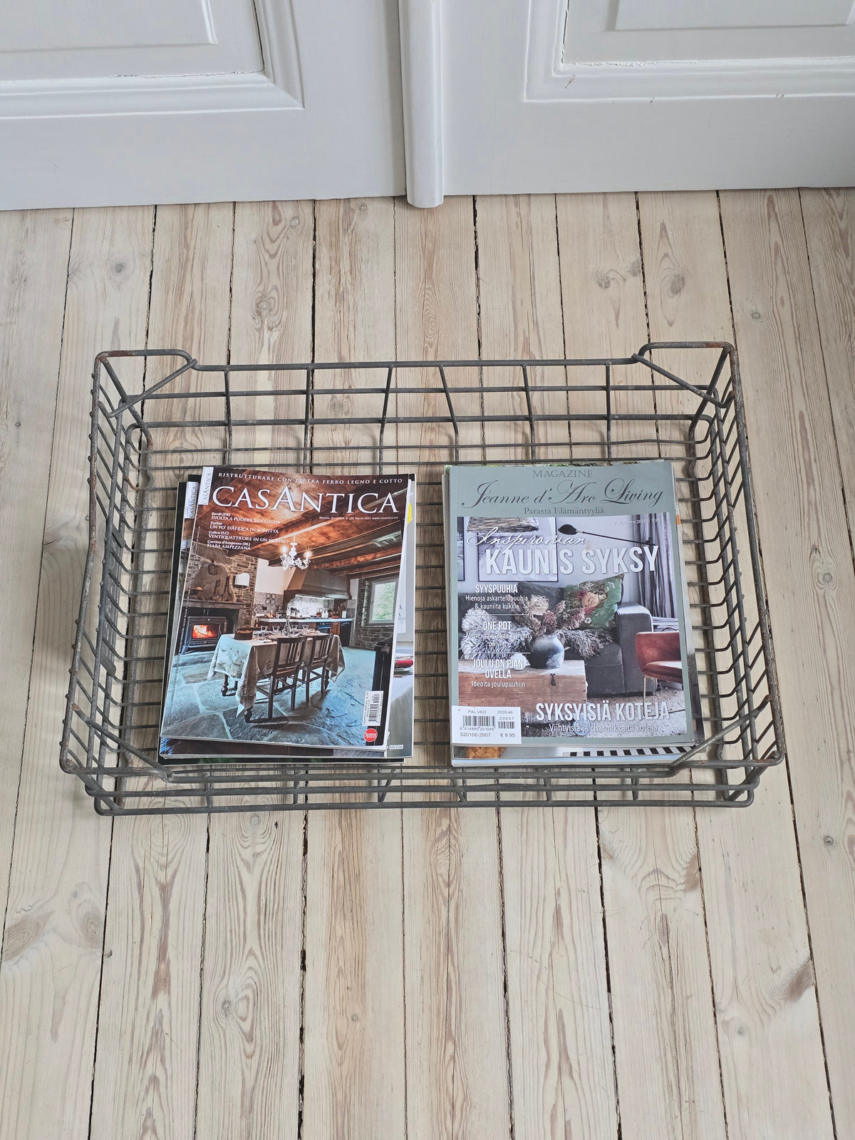  Vanha teollinen vintage metallikori sisustukseen