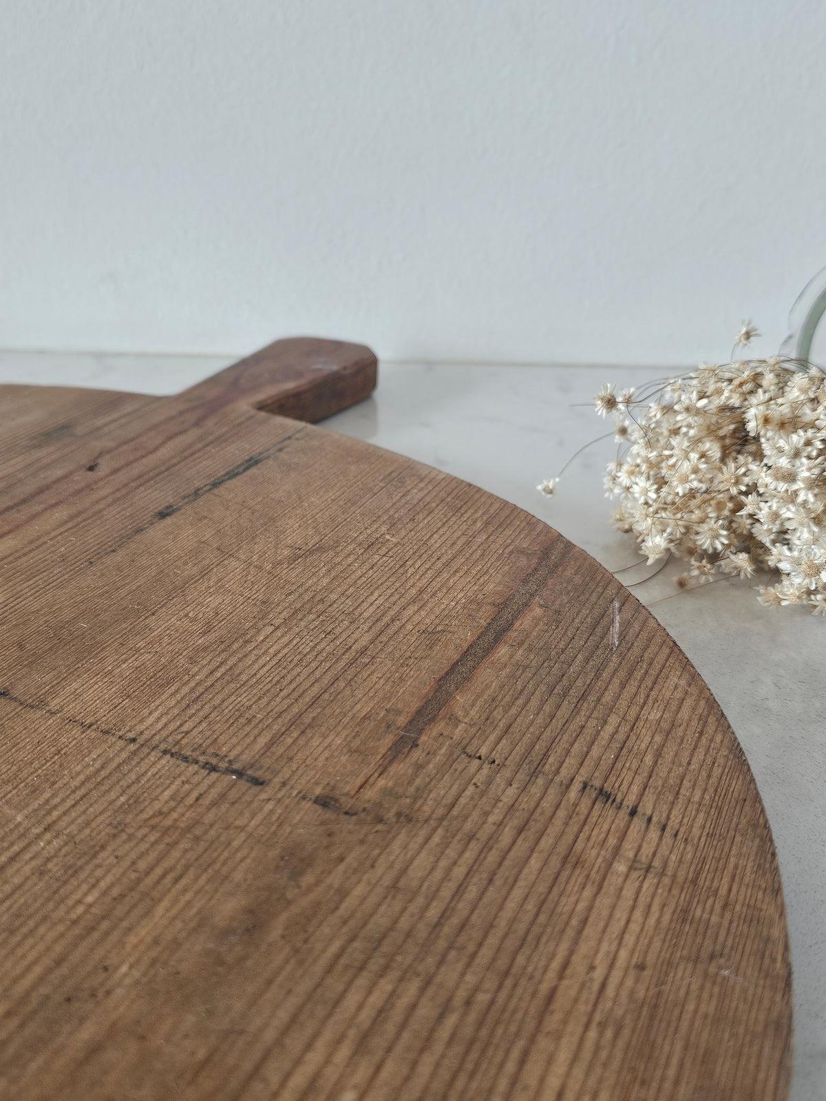Round cutting board