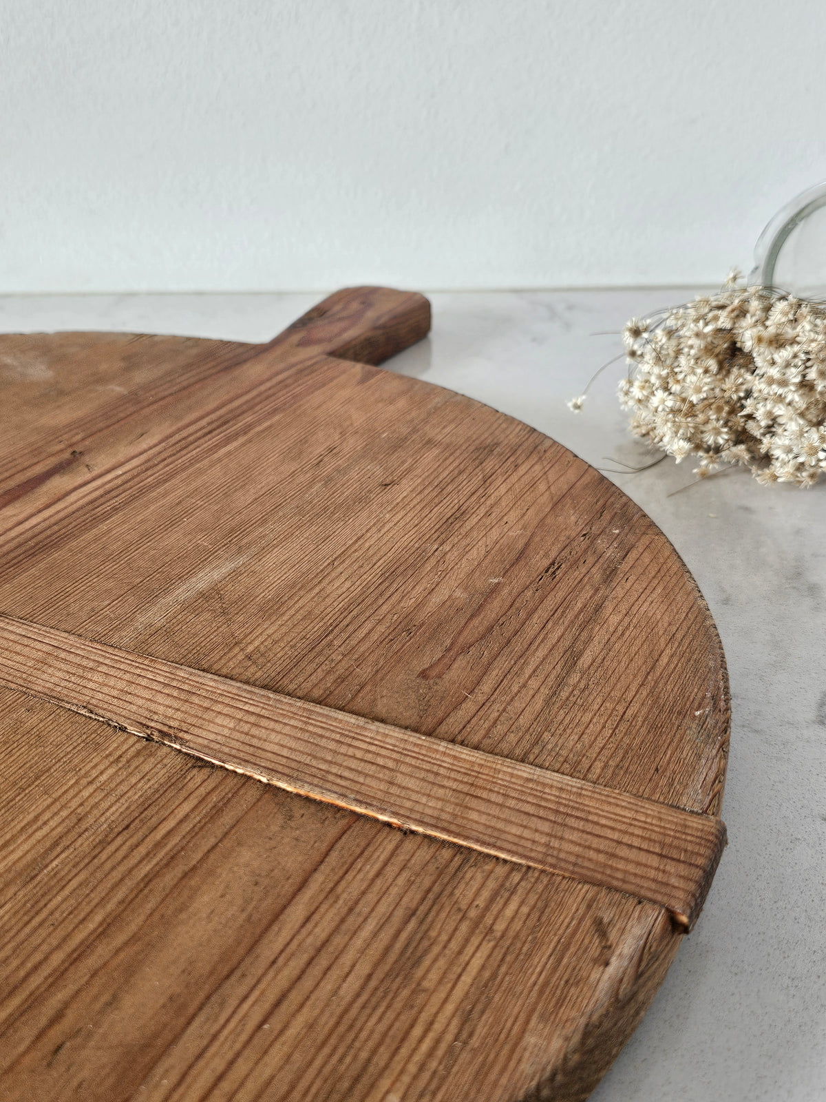 Round cutting board