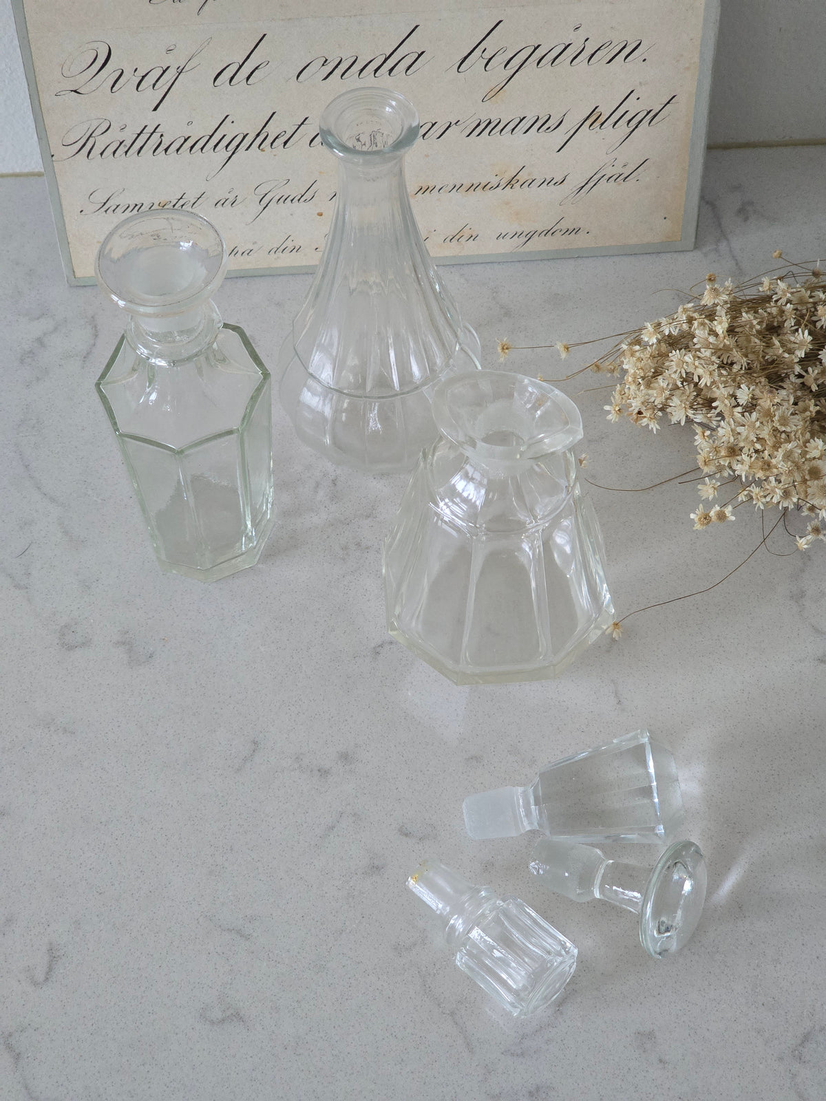 Setti lasisia vintage öljy/balsamico pulloja
