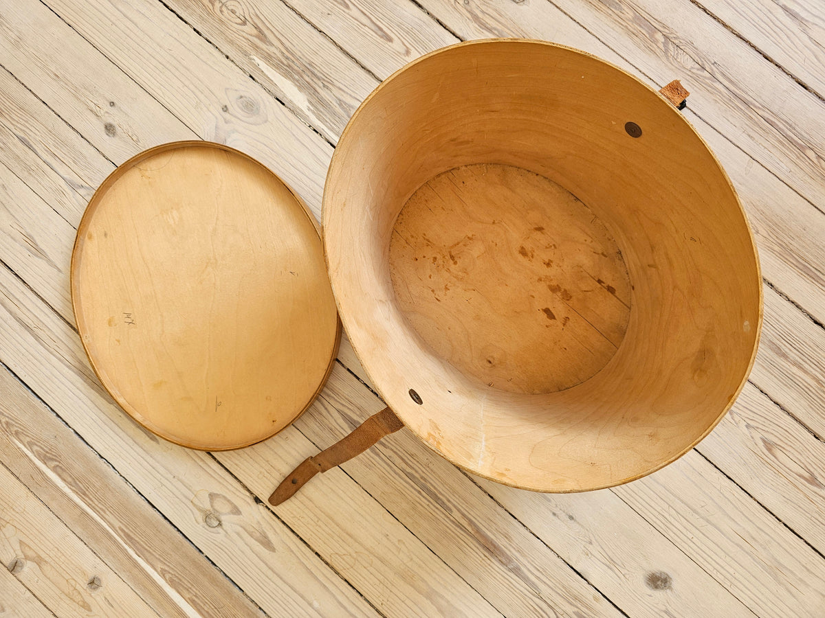 Plywood hat box, 20th century