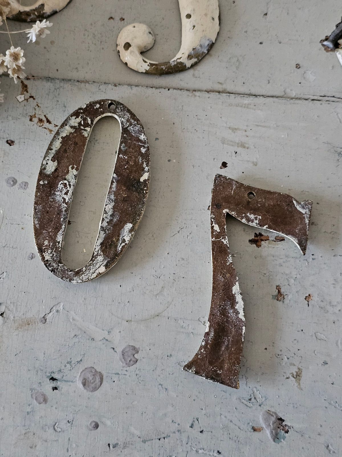 Valurautaiset kirkon numerot