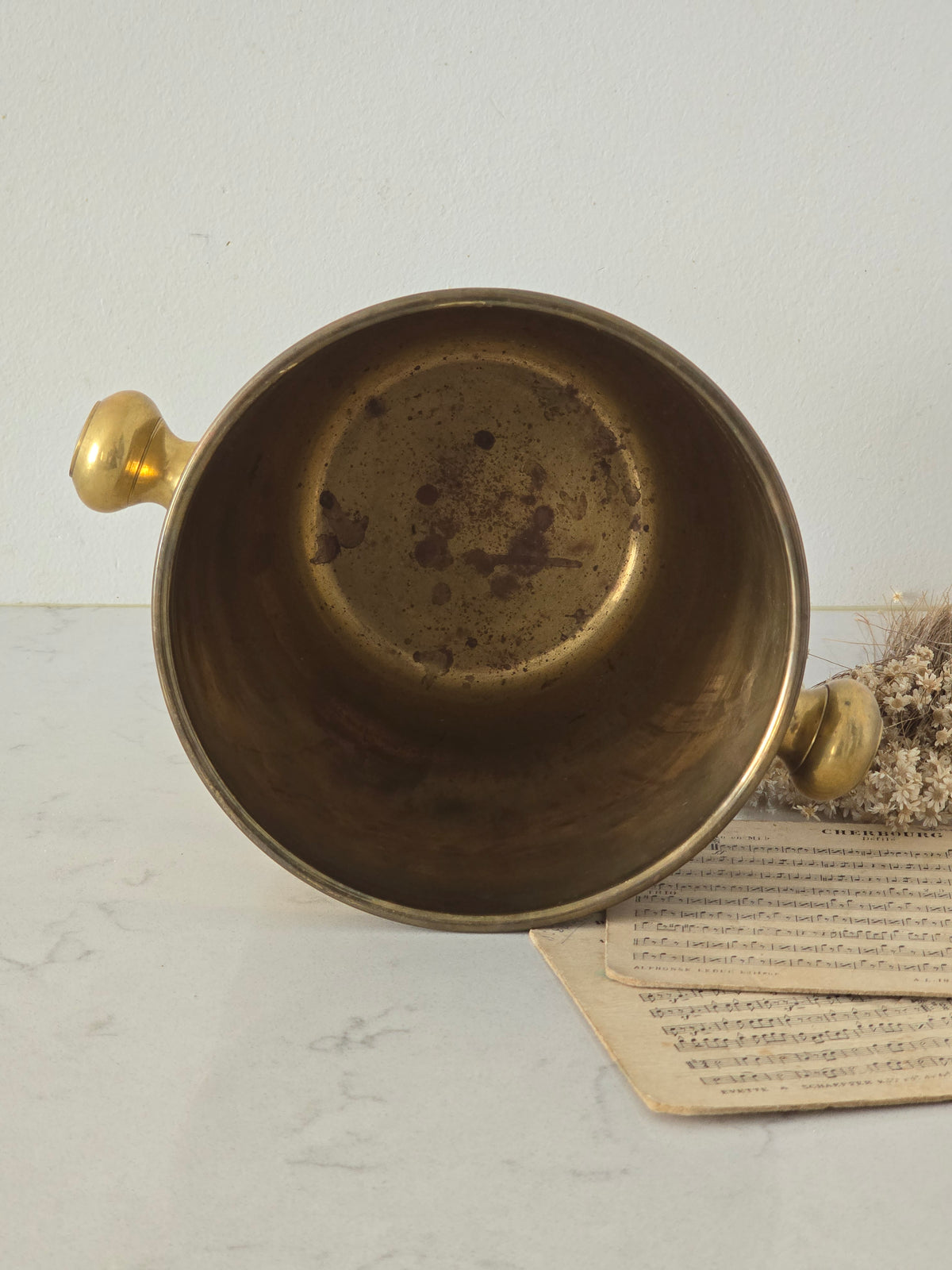 Vanha messinkinen vintage cooler