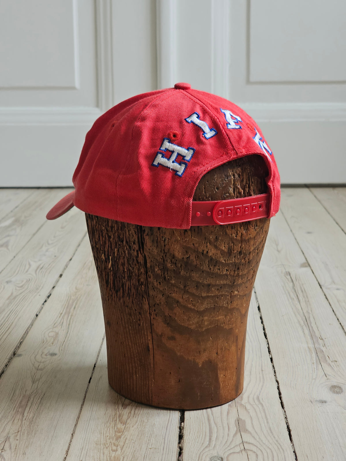 HIFK-lippis tähtilogolla 90's