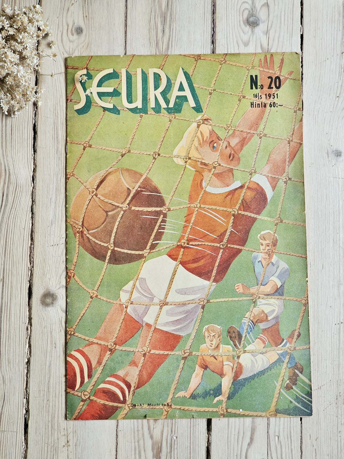 Seura-lehti ja nahkainen jalkapallo