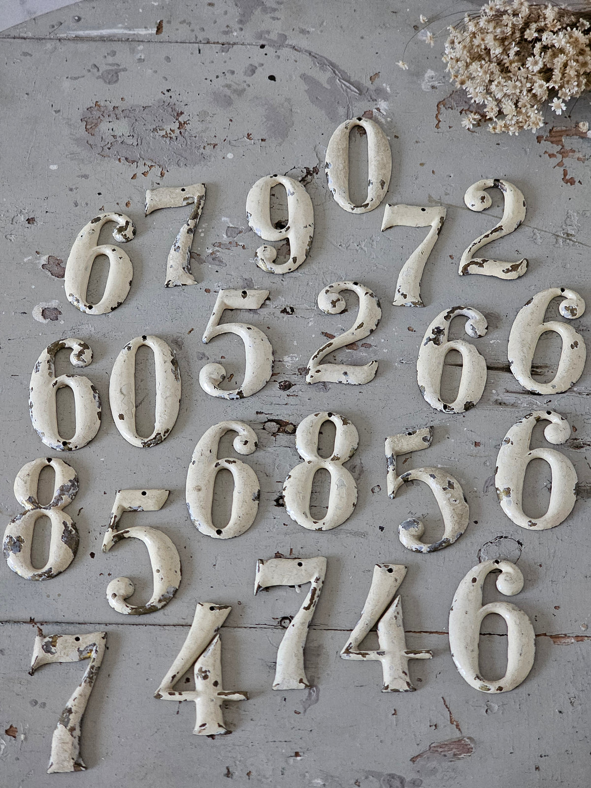 Valurautaiset kirkon numerot