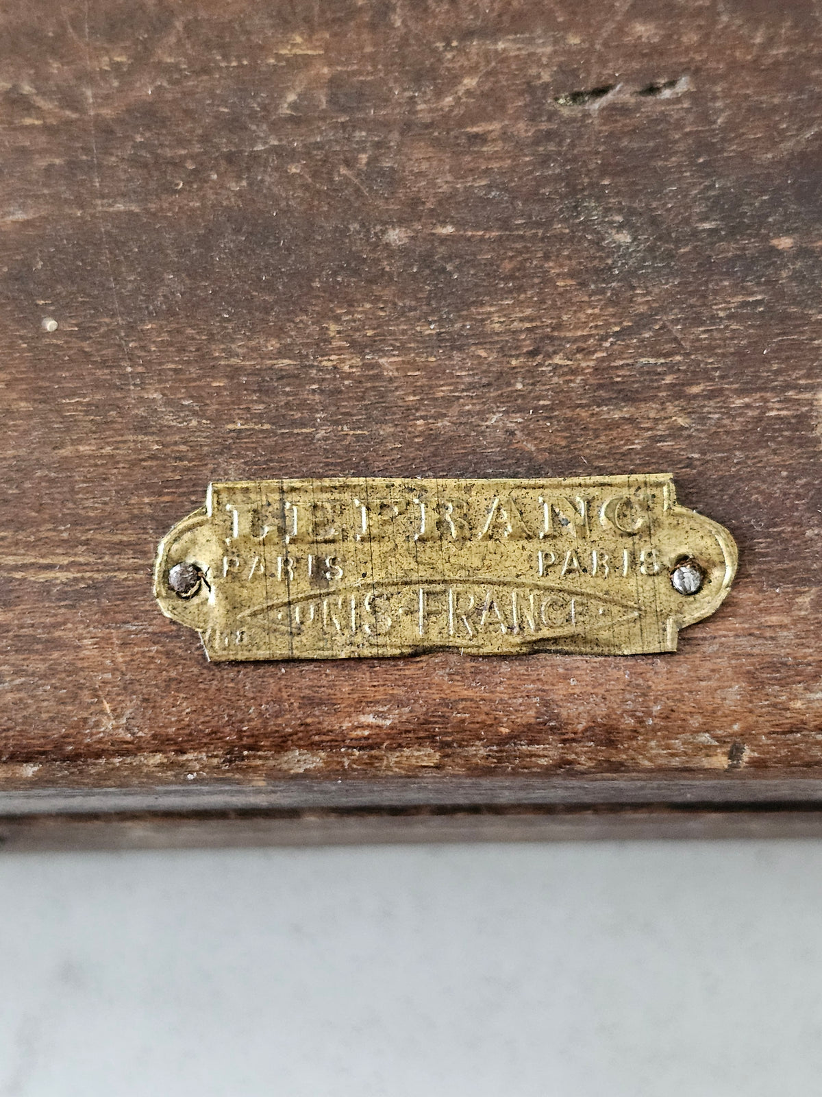 Vanha ranskalainen taiteilijan salkku liiketilan sisustukseen, Antiikki ja vintage Helsinki