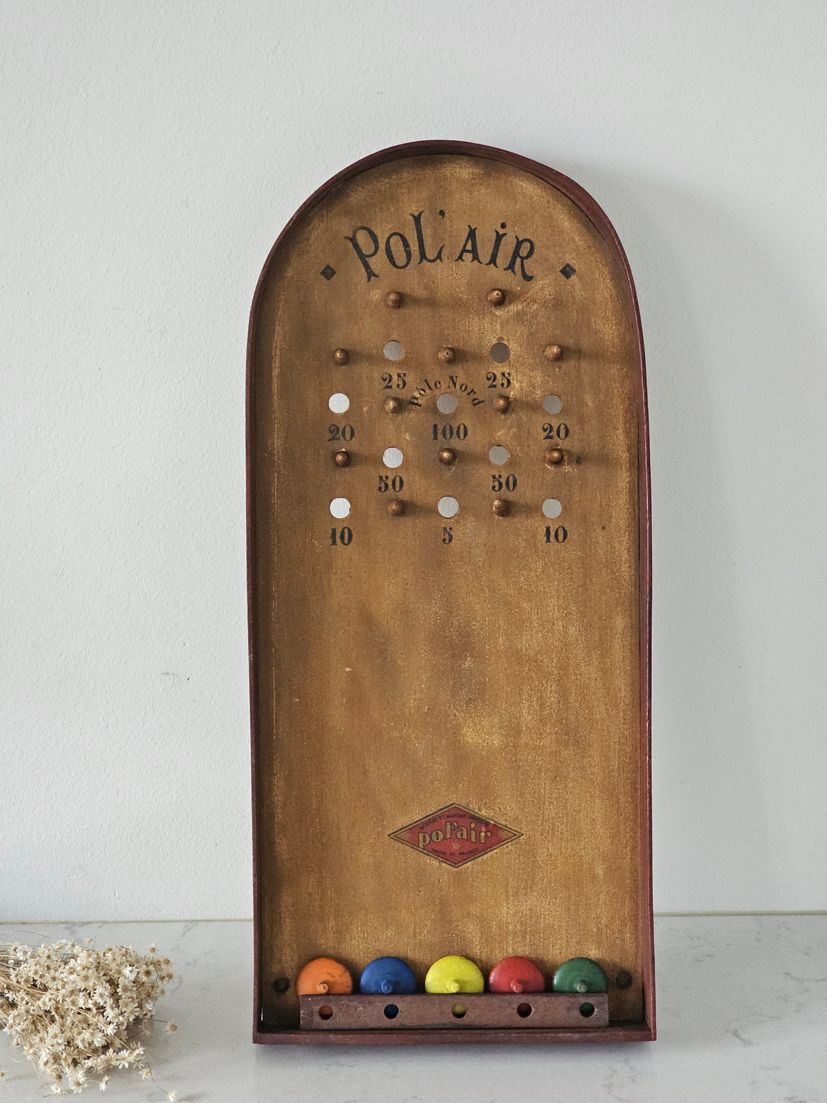 Vanha ranskalainen vintagepeli Pol Air, liiketilan sisustus vintage helsinki